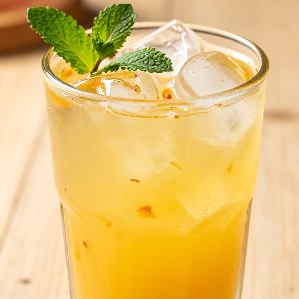 Garnished glass of Peach Ginger Lemonade