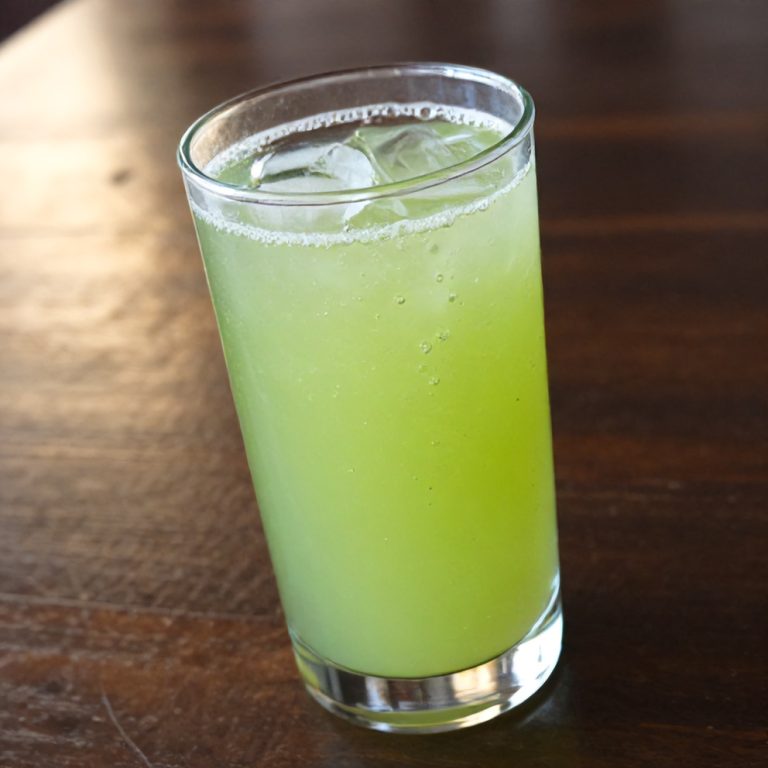 refreshing spring celery apple juice