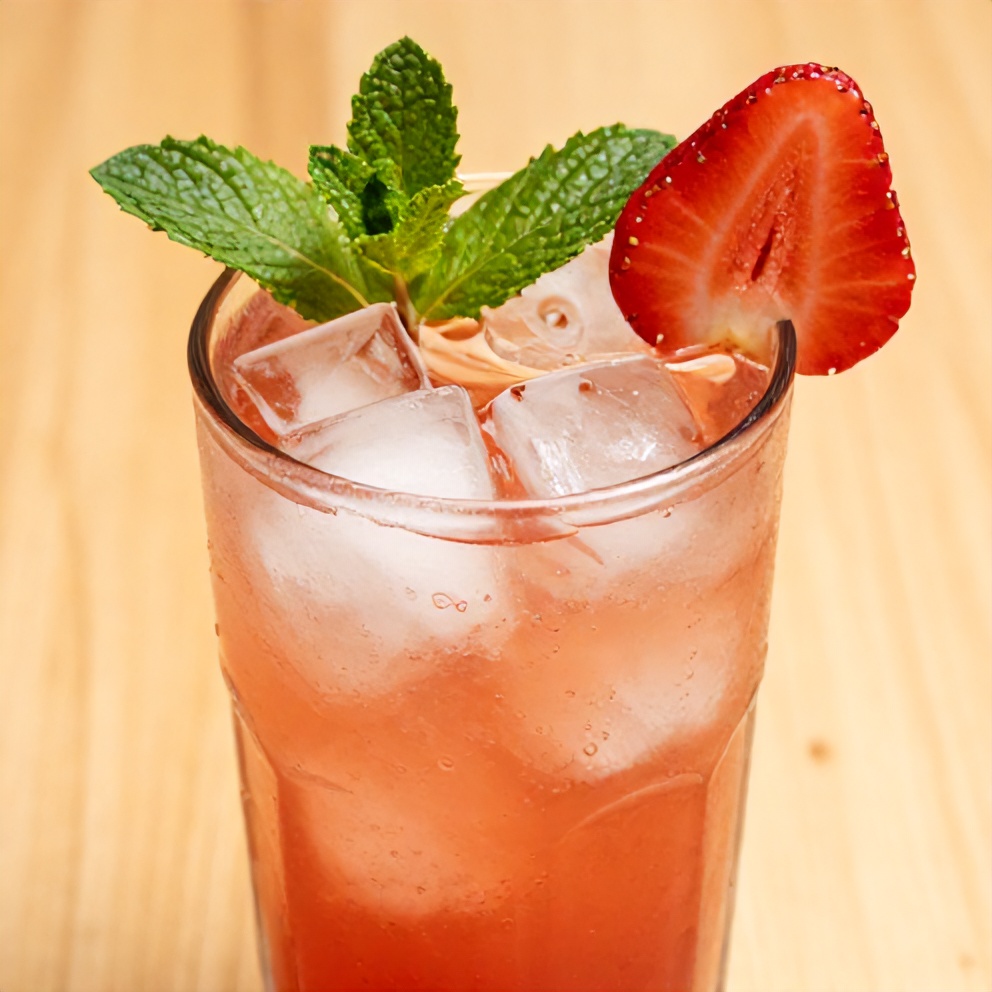 Crispy Refreshing Strawberry Mint Lemonade